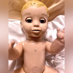 Vintage LUVA❤️Bella Doll. #22700 Talks, moves her arms.. #80802AET EN